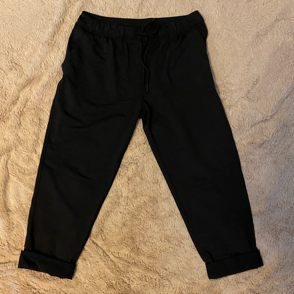 Lululemon NWOT black pants size 6